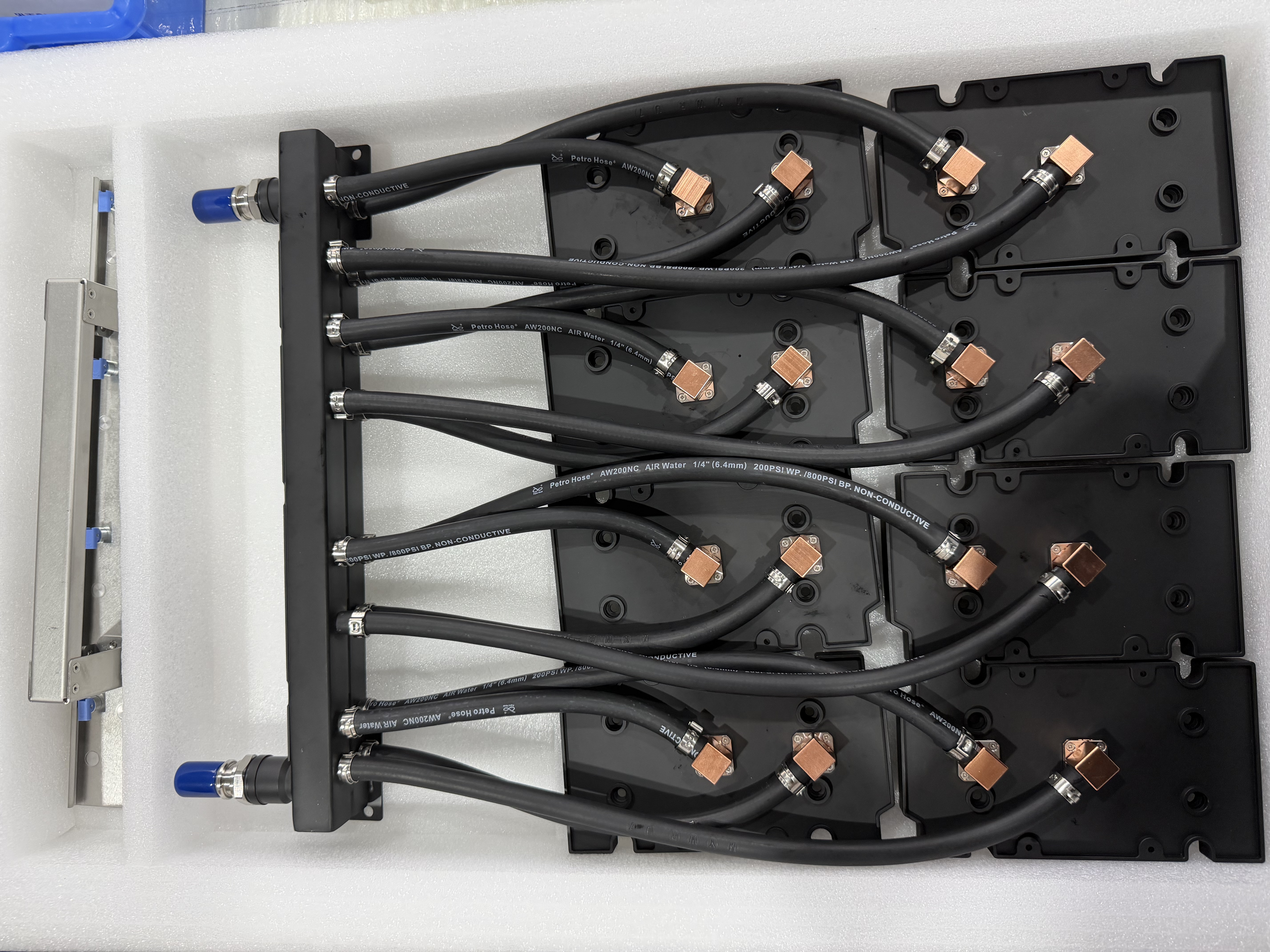 MI355X 液冷模組產品照片